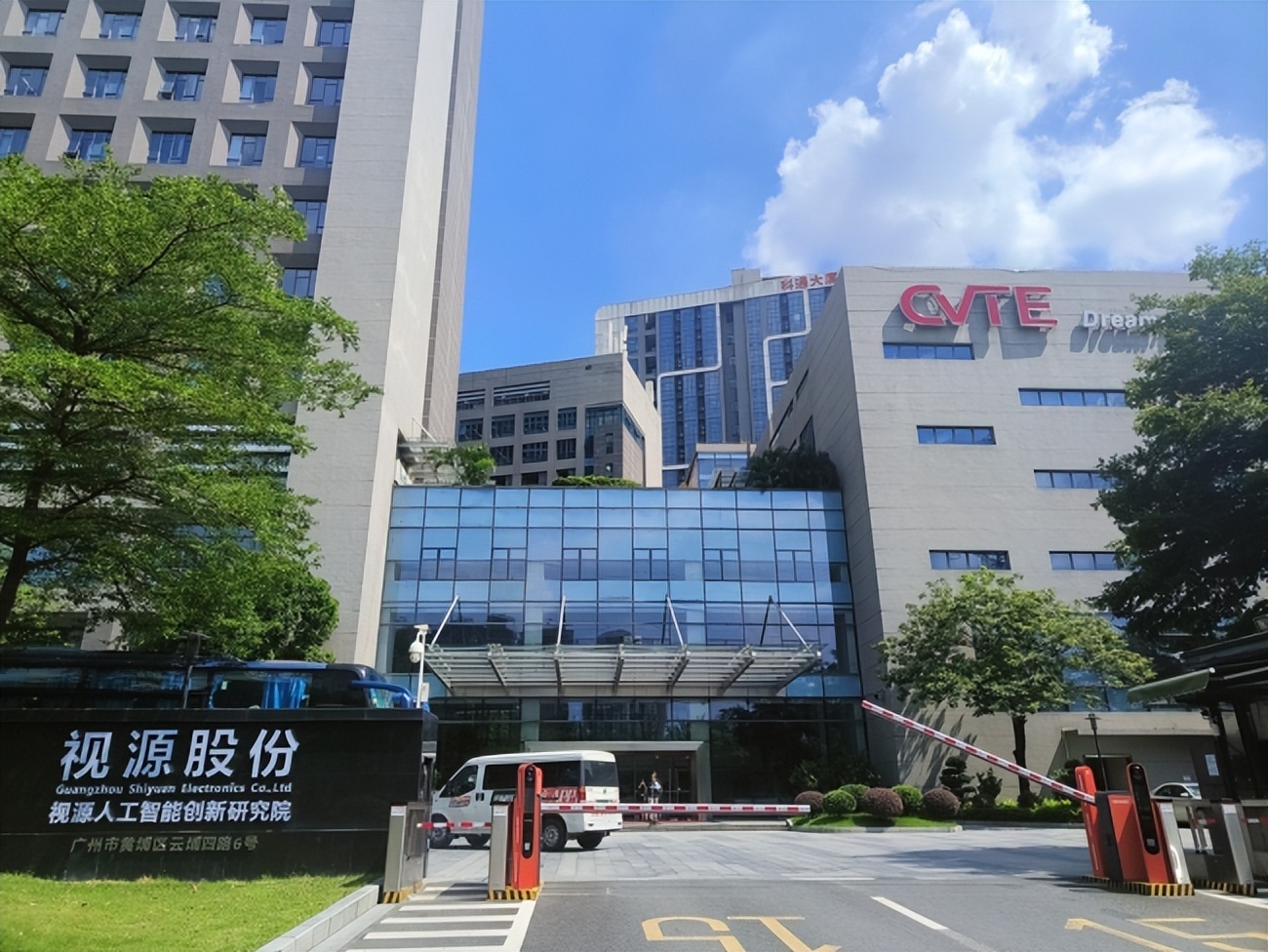 广州队训练开放日，冲刺阶段造点机会引欢呼，荷甲在即，细节决定成败的简单介绍